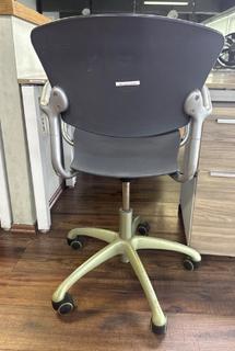 Silla de oficina gris